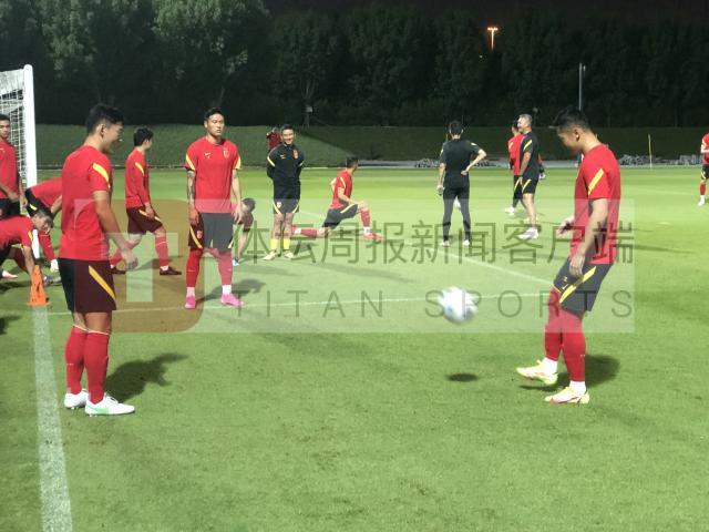 2026世界杯手机观看软件-国足适应场地只踩场恐难训练 发布会禁止记者出席