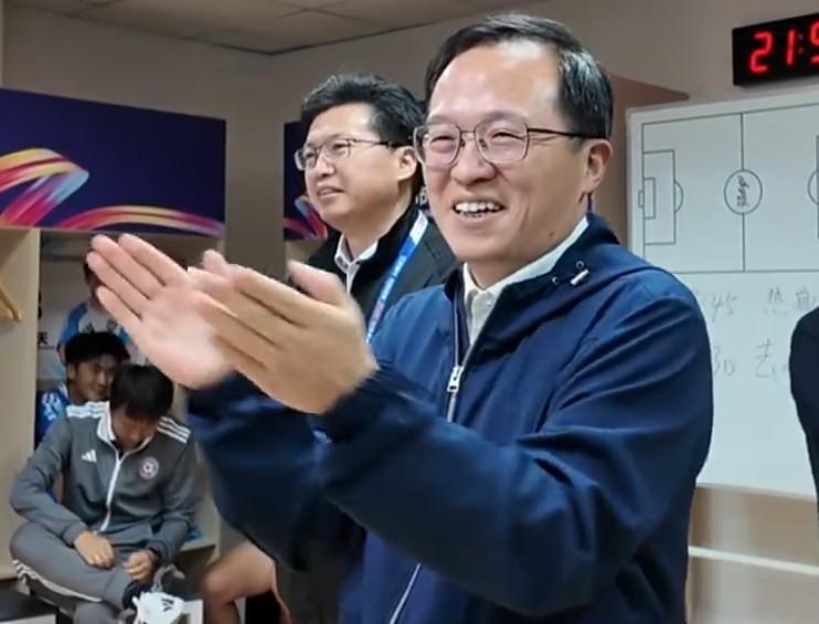 连云港队0-0战平无锡队,赛后连云港市长来到更衣室慰问球队